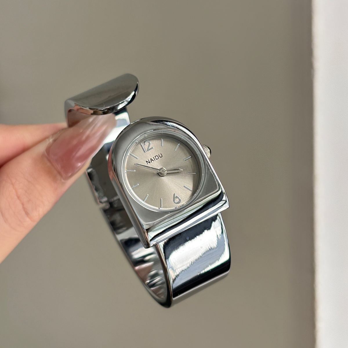 Złoty zegarek bransoletka dams – Luxury Watch Levels recenzja i cena