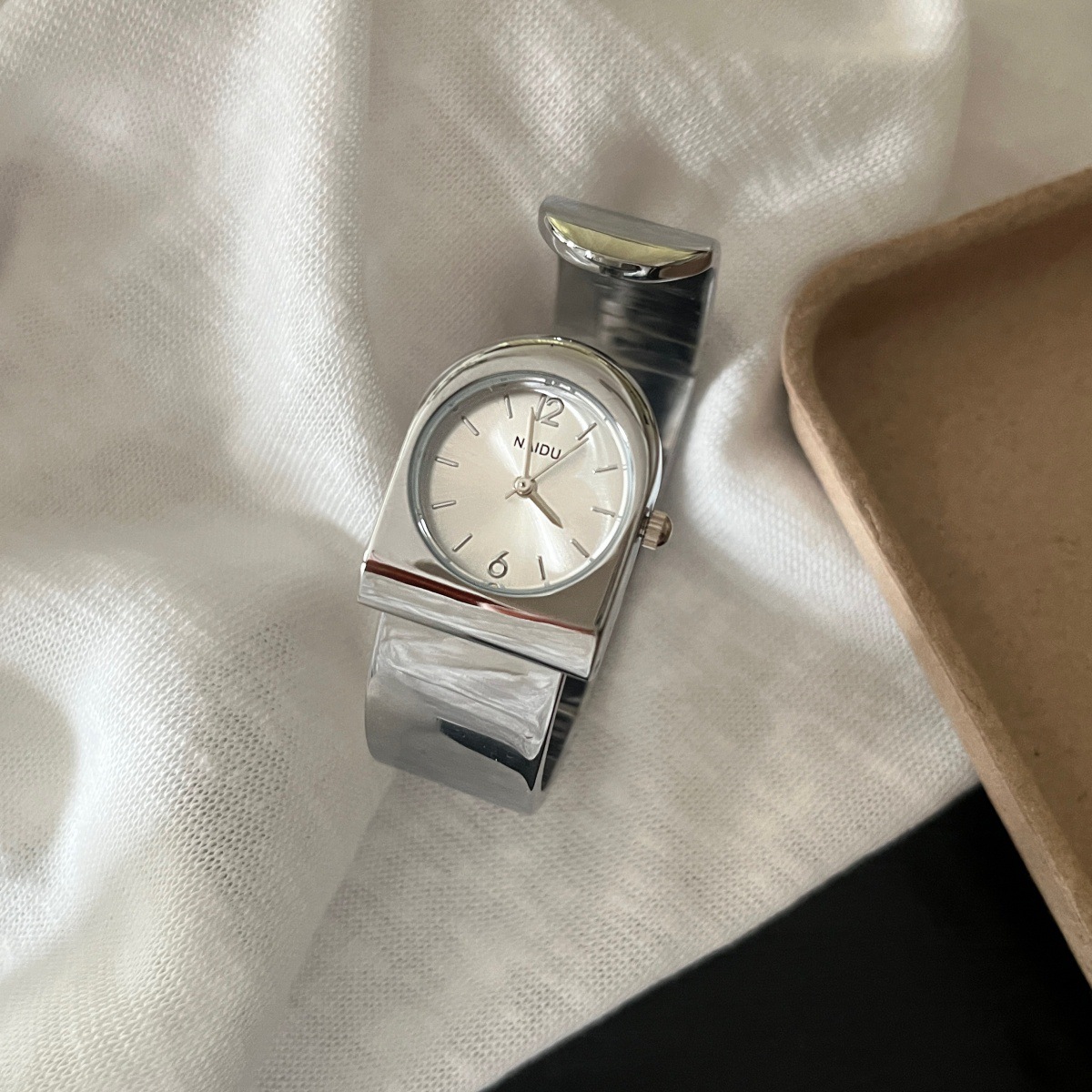 Złoty zegarek bransoletka dams – Luxury Watch Levels recenzja i cena