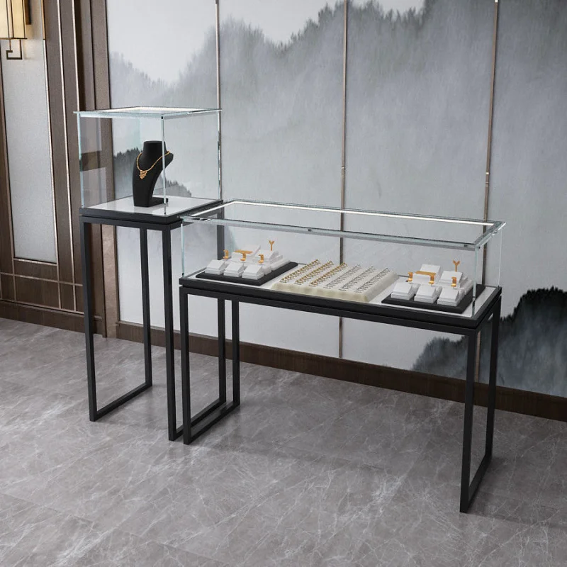 Lekki luksus, ekspozycja biżut – Luxury Watch Boutique recenzja i cena
