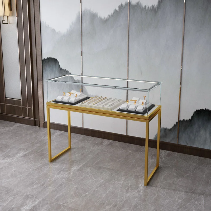 Lekki luksus, ekspozycja biżut – Luxury Watch Boutique recenzja i cena