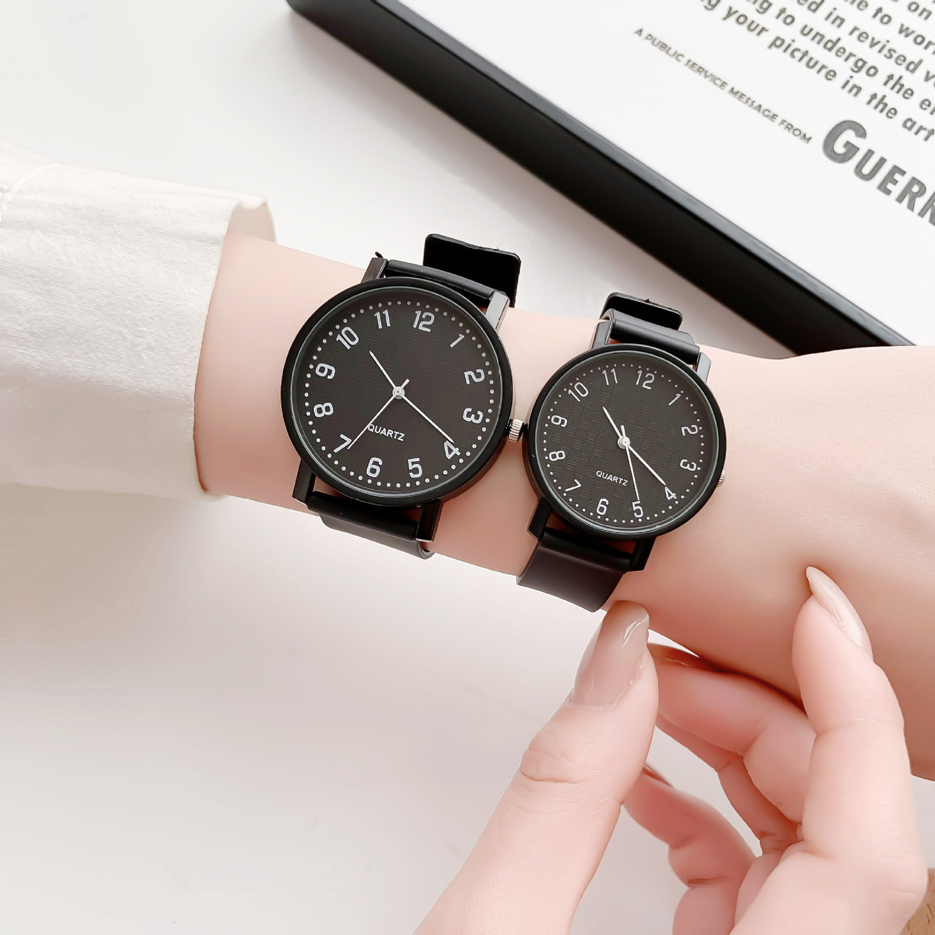 Prosty czarny zegarek kwarcowy – Luxury Watch All Black recenzja i cena